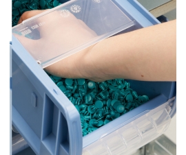 Tilted Feeder Panel for Kanban Plastic Bins